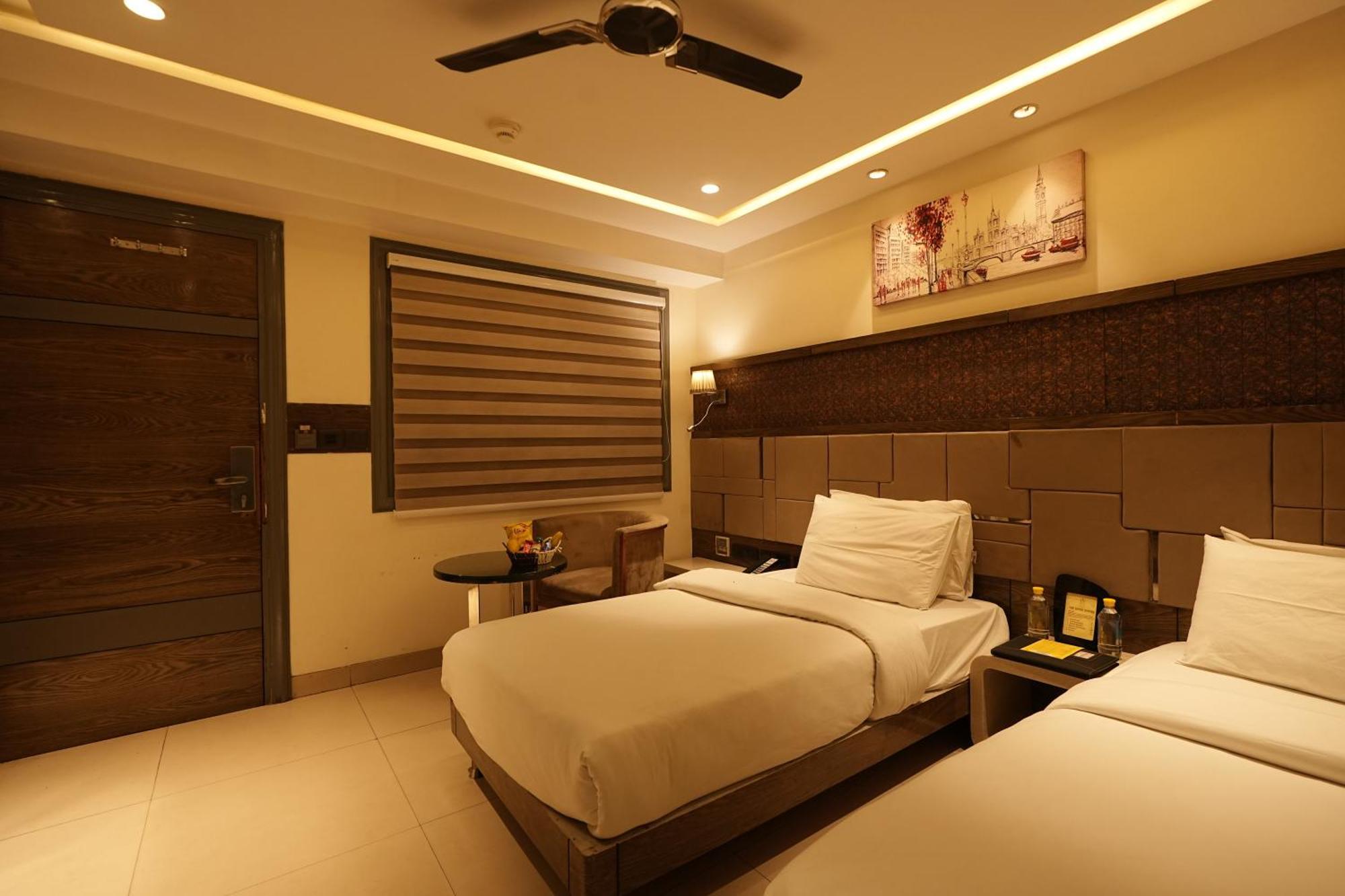 Empire Suites, New Delhi Ngoại thất bức ảnh