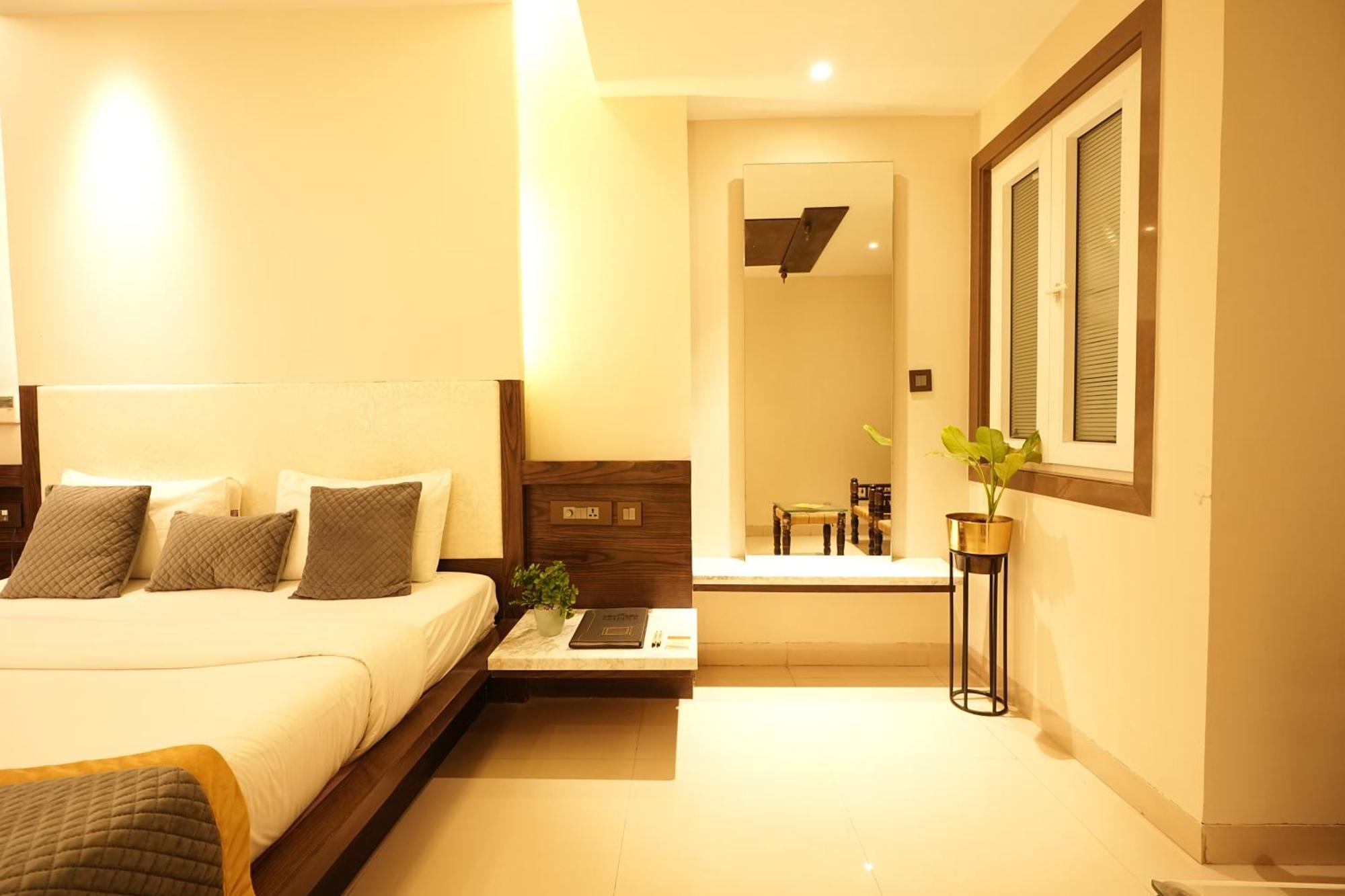 Empire Suites, New Delhi Ngoại thất bức ảnh