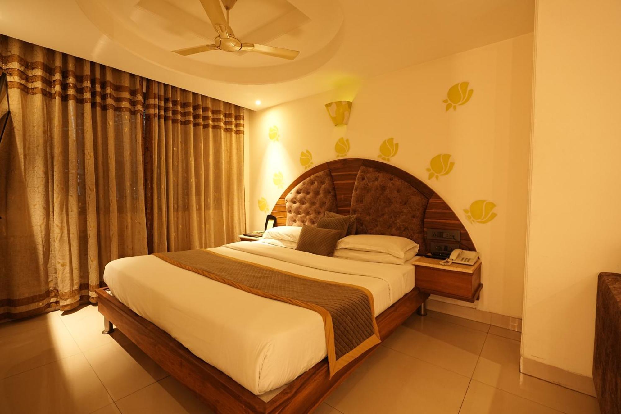 Empire Suites, New Delhi Ngoại thất bức ảnh