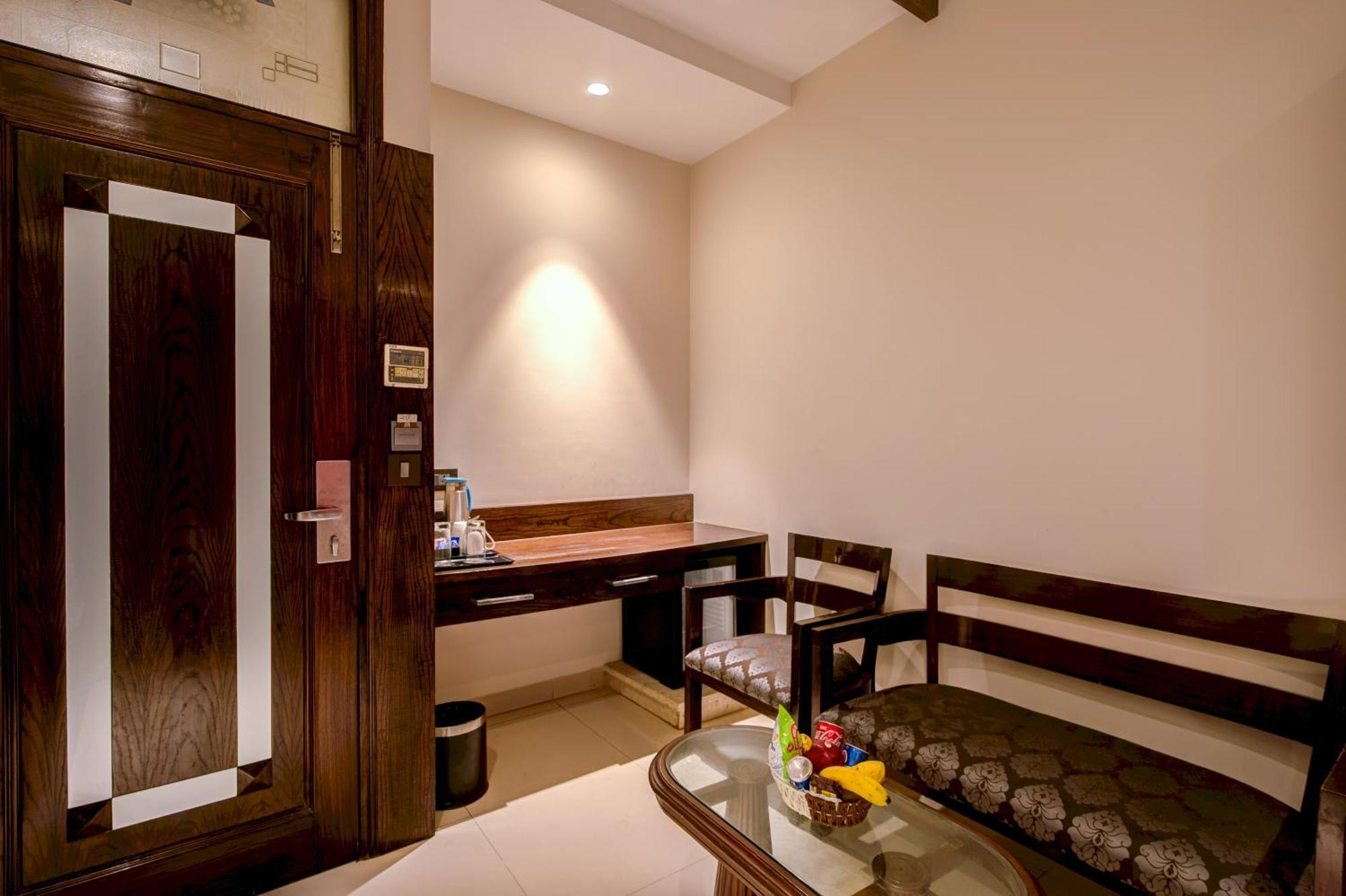 Empire Suites, New Delhi Ngoại thất bức ảnh