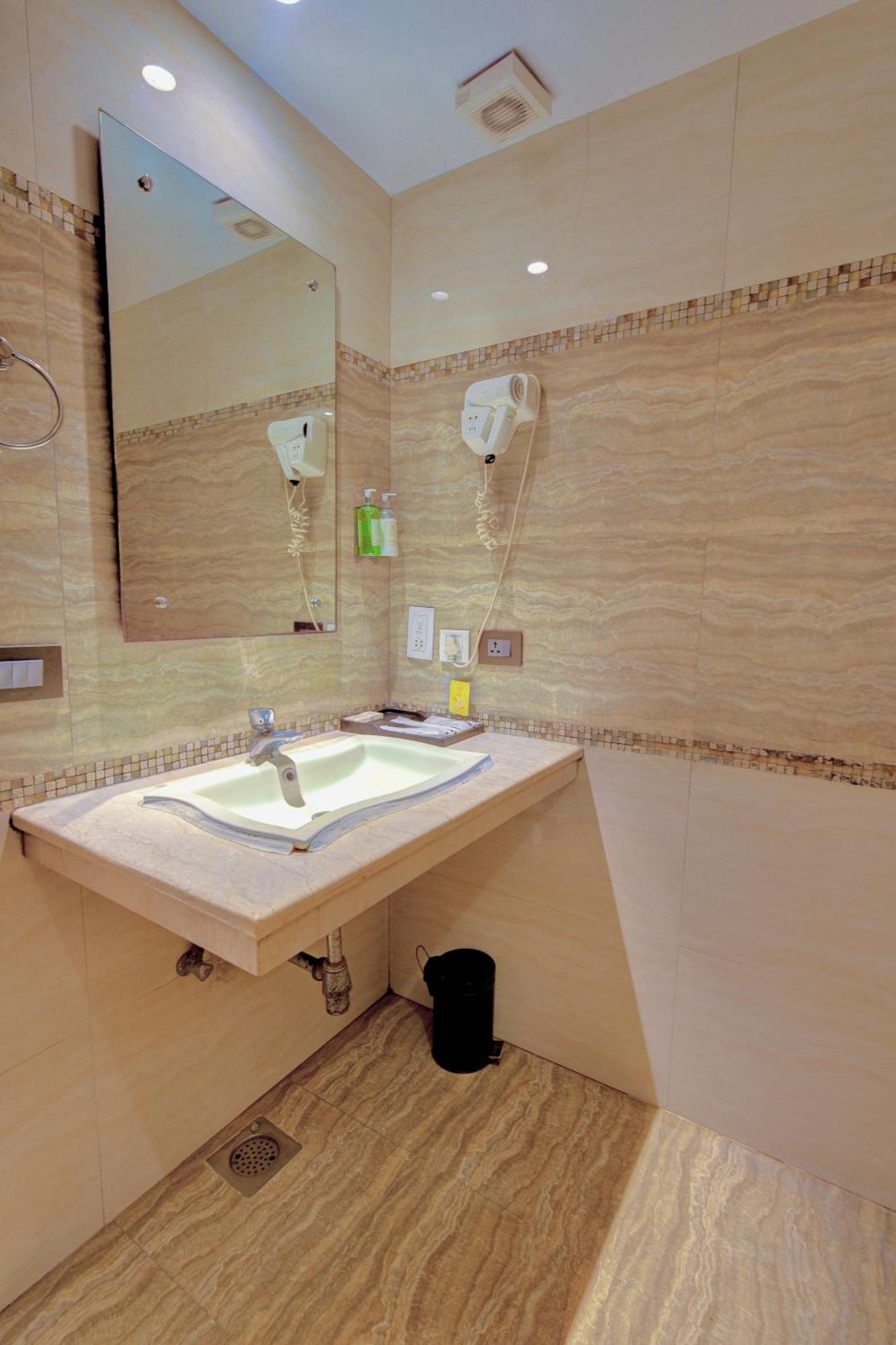 Empire Suites, New Delhi Ngoại thất bức ảnh