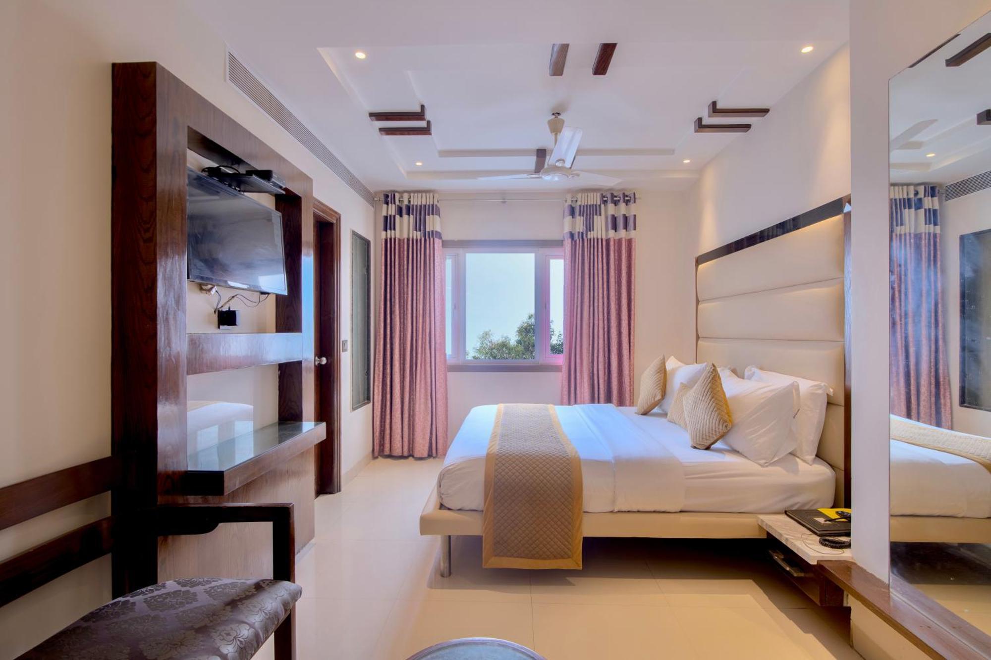 Empire Suites, New Delhi Ngoại thất bức ảnh