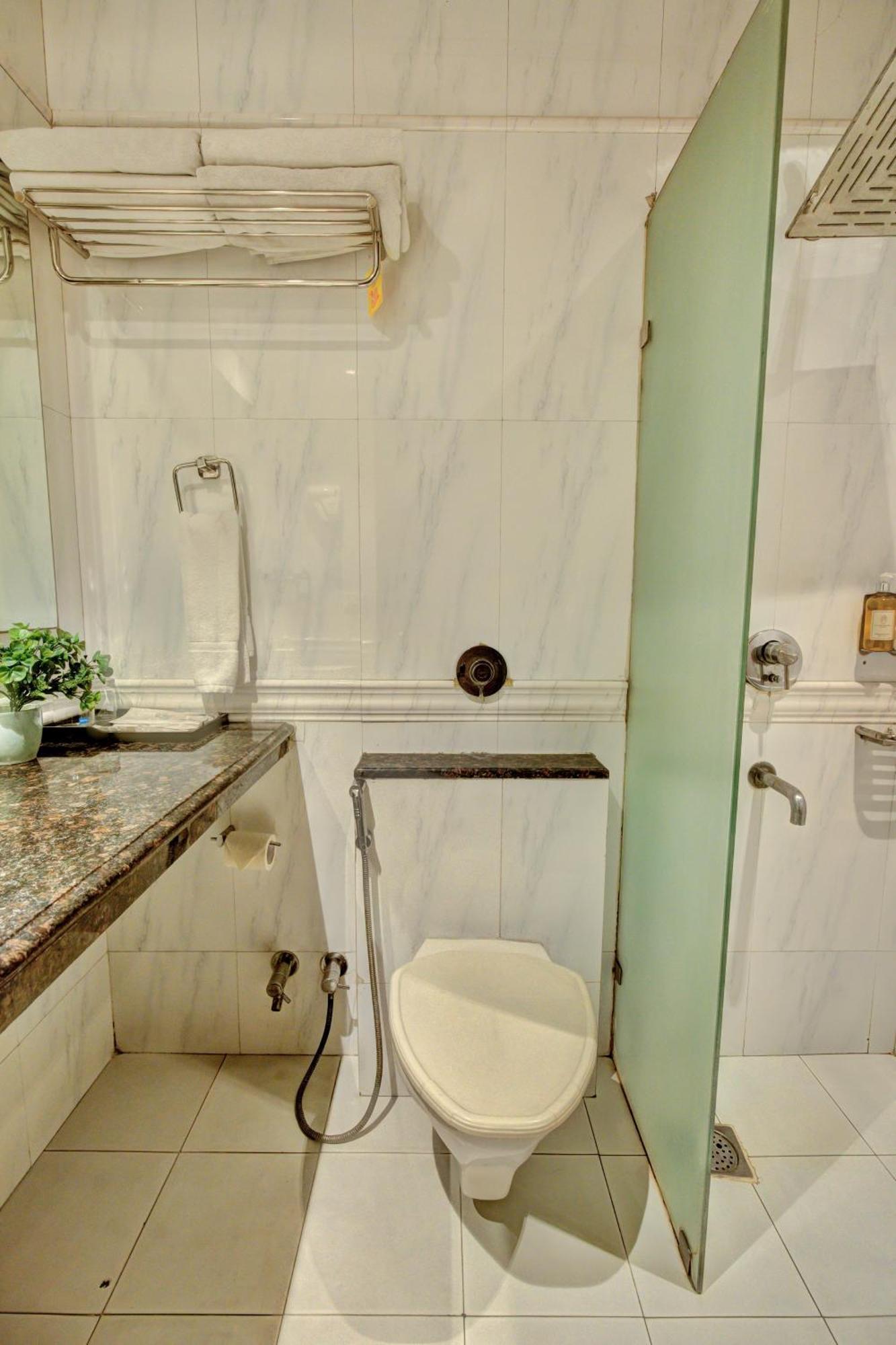 Empire Suites, New Delhi Ngoại thất bức ảnh