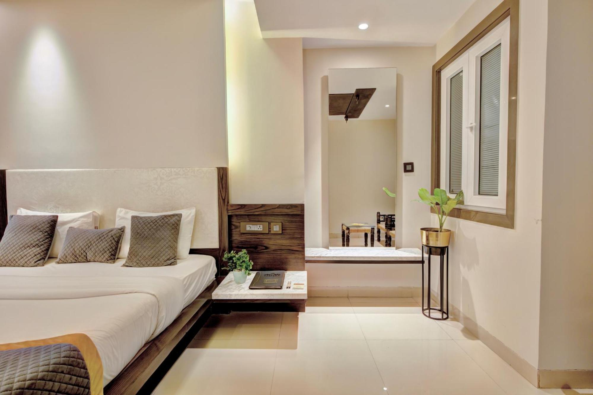 Empire Suites, New Delhi Ngoại thất bức ảnh