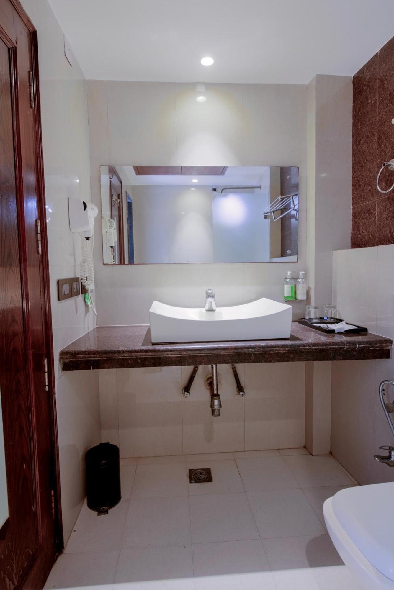 Empire Suites, New Delhi Ngoại thất bức ảnh