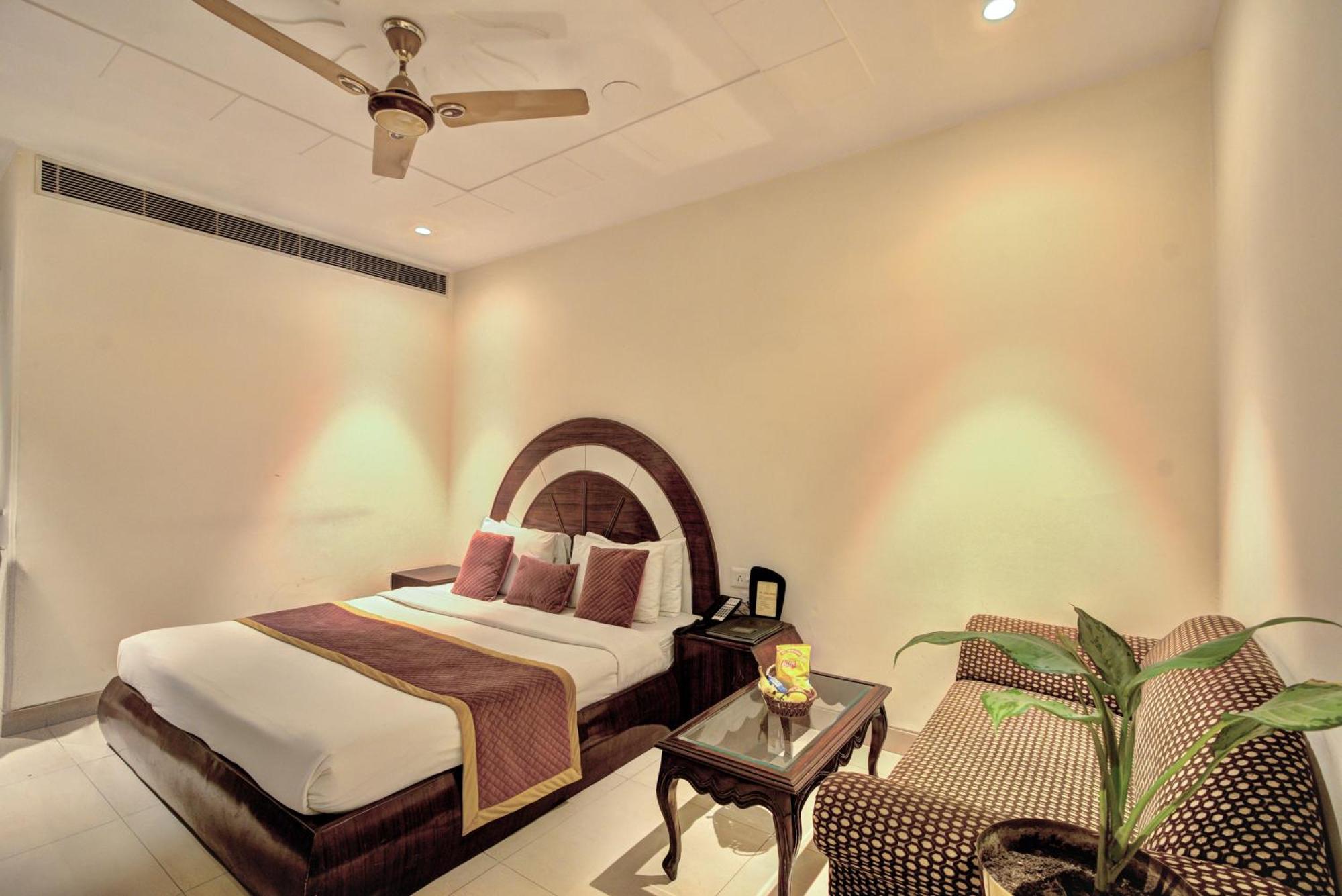Empire Suites, New Delhi Ngoại thất bức ảnh
